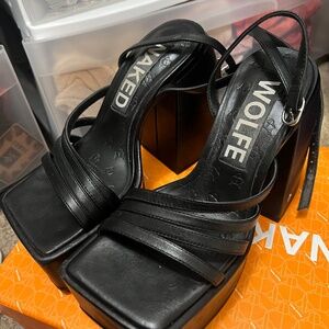 Jada black leather naked Wolfe size 6